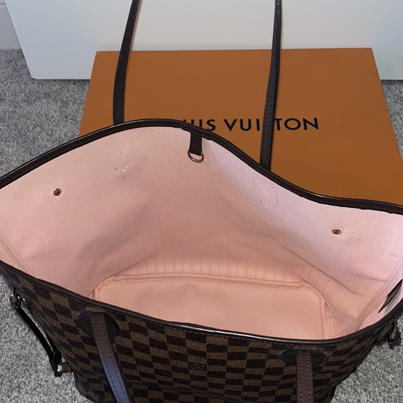 Louis Vuitton Neverfull MM - Picture 6 of 10